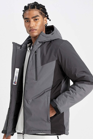 DeFactoFit Termometreli Mont Su İtici Rüzgar Geçirmez Slim Fit Dar Kesim Kapüşonlu Fermuarlı A2756AX24WNBK81