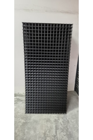 Hasır Tel- 5.5 X 5.5 Göz Aralıklı - 3.5'mm 100 X 200 Ebatında - 1 Adet Siyah