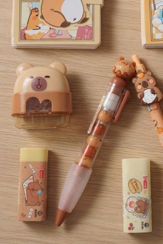 X Dekomus Capybara Kırtasiye Seti A7 Not Defteri, Silgi, Kalemtraş,0.7 Mm Uçlu Kalem Altın