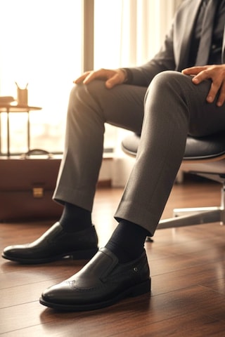 Enoch Hakiki Deri Siyah Brogue Detaylı Ve Lazer İşlemeli Bağcıksız Klasik Erkek Ayakkabı Siyah
