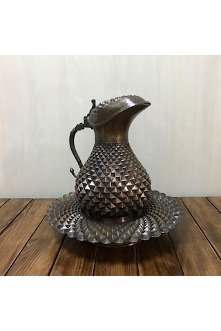 Piramit İşlemeli Bakır Kapaklı Sürahi, Oksit