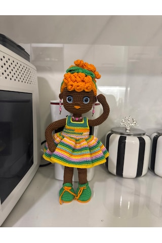 Siyahi Amigurumi Süslü Kız Bebek