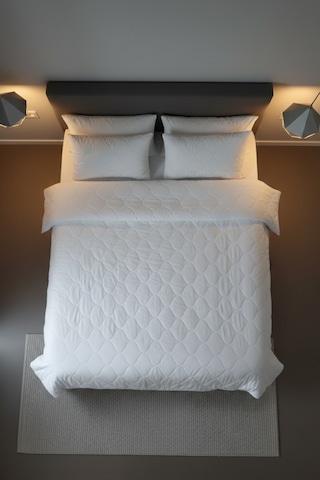 Ultra Yumuşak Kapitone Silikon Yorgan Tek Kişilik 155x215cm 1 Adet Yastık Koruyucu Kılıf Dahil Beyaz