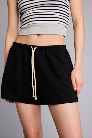 Defacto Standart Fıt Sweatshirt Kumaşı Şort G7956ax26hsbk81 Siyah-bk81