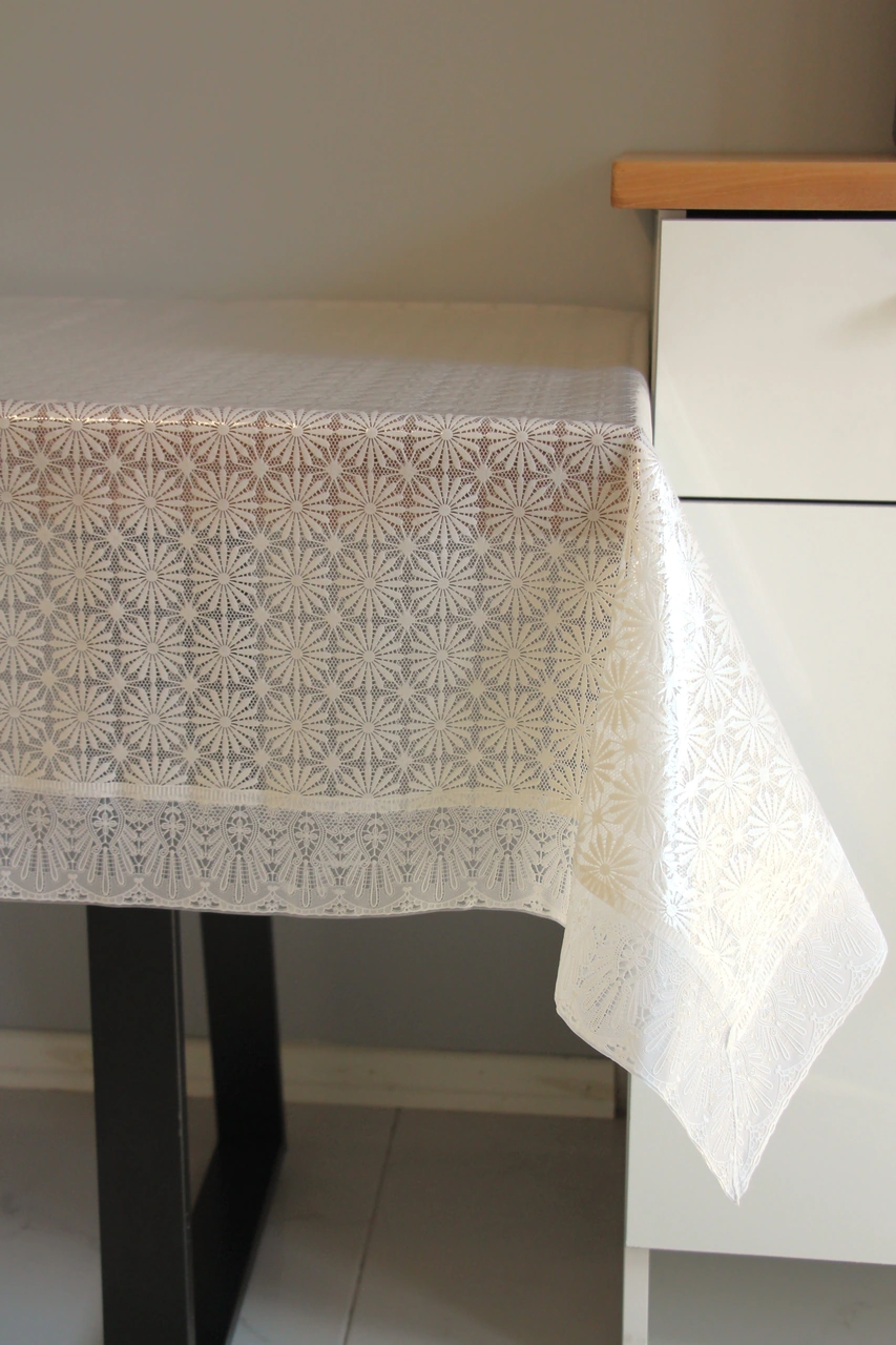 120x150 Cm Dantel Kenar Pvc Muşamba Masa Örtüsü Bej