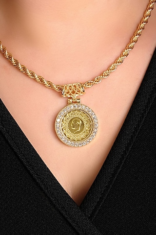 Ena Çeyrekli Halat Kolye