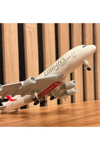 Emirates A6-eej Metal Maket Uçak 24 Cm Ofis Dekorasyonu & Koleksiyonluk Model Uçak Tekerlekleri Hareketli