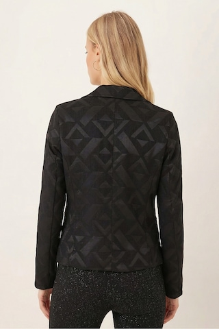 Armonika Kadın Siyah Erkek Yaka Kare Cepli Crop Ceket Arm-26k001086