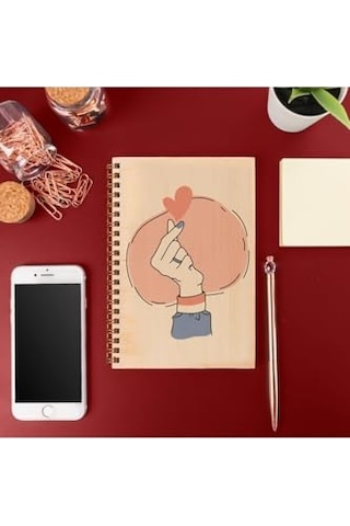Girl Power Tasarımlı 8 Cm X 12 Cm Ölçülerinde Çizgisiz 48 Yaprak Ahşap Kapaklı Defter Çok Renkli