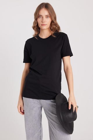 Tudors Kadın Slim Fit Dar Kesim %100 Pamuk Yumuşak Dokulu Siyah Bisiklet Yaka Tişört-37838 Siyah