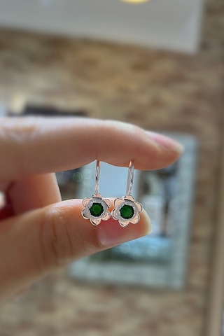 Gümüş Çiçek Model Yeşil Taşlı Çocuk Küpesi Diğer
