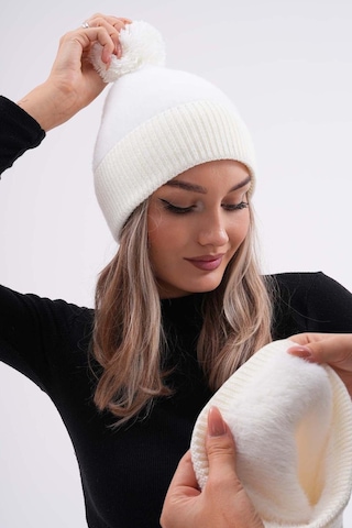 Peluş Ponponlu Bere Beyaz