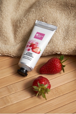 Thera Style Kiraz Çiçeği Ve Çilek El ve Vücut Kremi 30 ML
