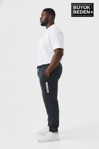 Süperlife Erkek Büyük Beden Brooklyn Baskılı Paça Lastikli Jogger İnce Eşofman Altı Spr26bea951-2 Füme