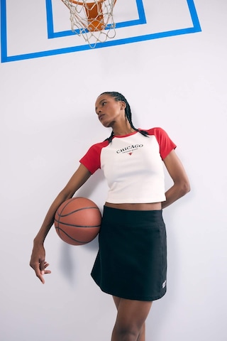 DeFactoFit NBA Chicago Bulls Slim Fit Dar Kesim Bisiklet Yaka Sporcu Fitilli Kaşkorse Kısa Kollu Tişört E2359AX25SMER105
