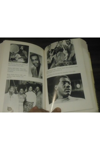 Memphis Beat - The Lives And Times Of America'S Musical Crossroad
