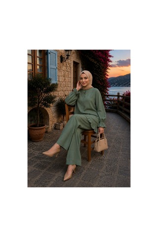 Hira Life Fashion Kadın Çilek Kumaş Dik Yaka Düğmeli Fırfır Detaylı Tesettür Tunik Pantolon İkili Takım Yeşil Yeşil
