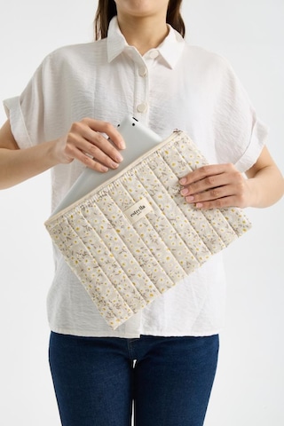 Estrella Paris Nobel Tablet Çantası Kılıfı Papatya Bej 11 İnç 31 X 21 Cm
