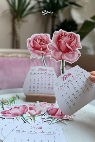 Hicri Takvim Ahşap Ayaklı Gül Figürlü 12 Yaprak Özel Tasarım Standlı Takvim