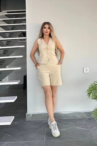 Kadın Yelekli Şortlu Takım Atlas Krep Esnek Kumaş Yazlık Yelekli Takım Bej Bej