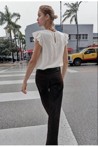 Bisou Fırfır Detaylı Nakışlı Peplum Beyaz Bluz Beyaz