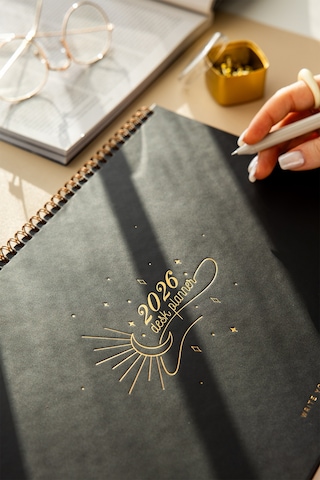2026 Haftalık Spiralli Masaüstü Planlayıcı 24x34 Cm - Desk Planner Siyah Siyah