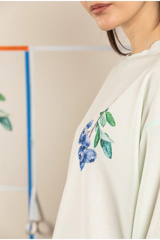 Ters Dikiş Detaylı Yaban Mersini Desenli Sweatshirt Yeşil