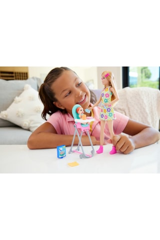 Barbie HTK35 Bebek Bakıcısı Skipper ve Aksesuarları Oyun Setleri