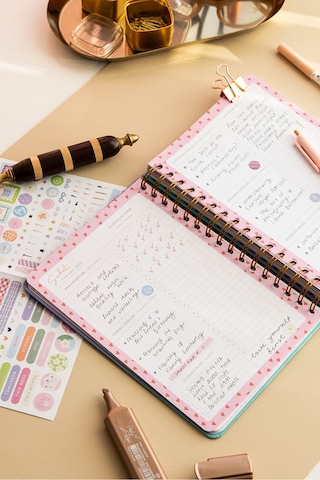 2026 A5 Spiralli Renkli Haftalık Ajanda 12 Aylık Motivasyon Sayfalı Galaksi Galaksi