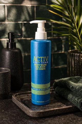Actıv Body Care Mavi Ambalajlı Ferahlatıcı Vücut Nemlendirici Duş Jeli 360 Ml Tüm Cilt Tipleri İçin Fresh