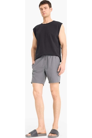 DeFacto Regular Fit Kısa Boy Cepli File Astarlı Beli Bağcıklı Düz Hafif Kumaş Deniz Şortu E5133AXNSGR474