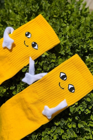Lousocks Unisex Sarı El Ele Tutuşan Halay Çeken Sevimli Yüz Desenli Soket Çorap