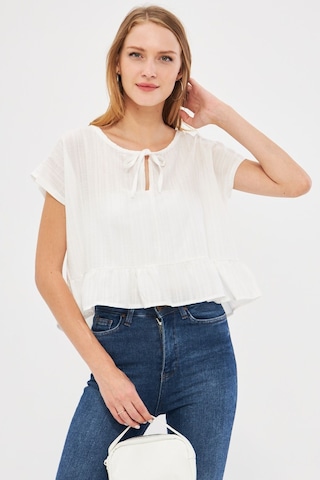 Armonika Kadın Beyaz Yarasa Kol Yakası Bağlamalı Eteği Fırfırlı Oversize Crop Bluz Arm-24y001088