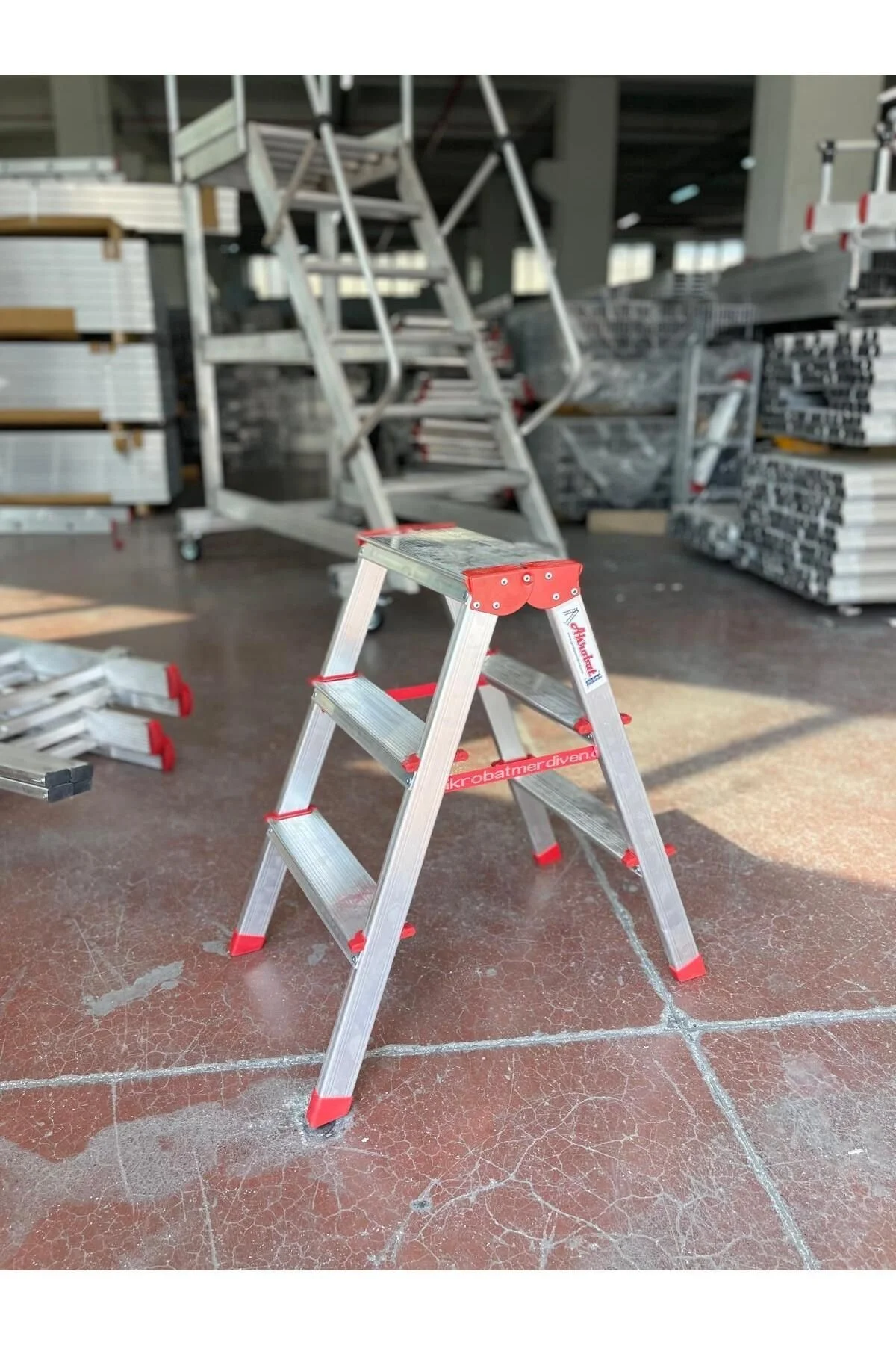 Akrobat Merdiven 3 Basamaklı Çift Çıkışlı Alüminyum Merdiven 3basamaklı