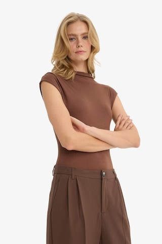Defacto Slim Fit Dar Kesim Yarım Balıkçı Yaka Çıtçıtlı Body G0314ax25hsbn318 Kahve