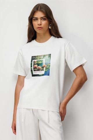 Mizalle Monet Water Lilies Baskılı Suprem Beyaz T-shirt
