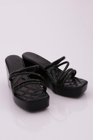 Dgn 830 Kadin Dolgu Taban Silver Taşli Terlik 830-2303-R1534 Siyah