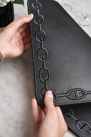 Nakışlı Deri Amerikan Servis 2'li Set Çift Taraflı Kare Supla 40x40 Cm Raya Siyah