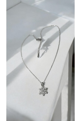 Kadın Çelik Kar Tanesi Model Kolye Gümüş Renk Çelik