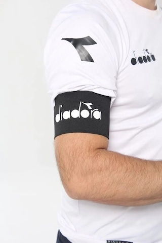 Delux Serisi Diadora Kaptanlık Pazu Bandı Siyah Sahalar İçin Antrenman Eşyası Sporcu Gereci