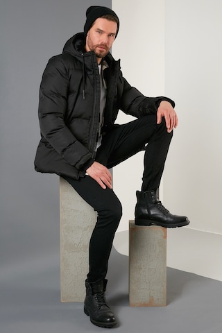 Buratti Kapüşonlu Suya Ve Rüzgara Dayanıklı Soğuk Geçirmez Slim Fit Erkek Mont 5717101 Siyah