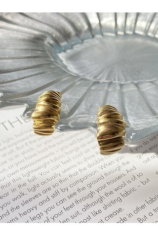 Çizgili Halka Çelik Kararmaz Gold Kaplama Küpe Çifti Altın