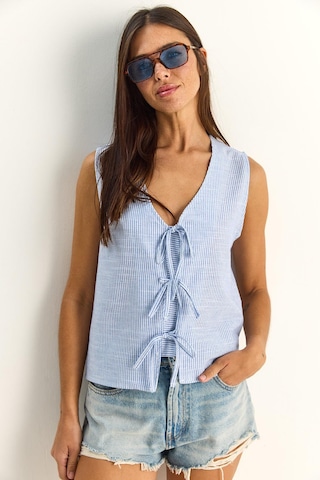 Shade Kadın %100 Pamuk Kalın Askılı Önden Bağlama Detaylı Çizgili Peplum Bluz 60282045 - Beyaz-lacivert Çok Renkli