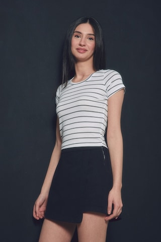 Fullamoda Gabardin Yandan Fermuarlı Şort Etek- Siyah 24YGB7114202576-Siyah