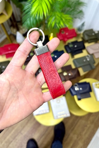 Kırmızı Motifli Hakiki Deri Premium Anahtarlık Kişiye Özel İsim Baskılı
