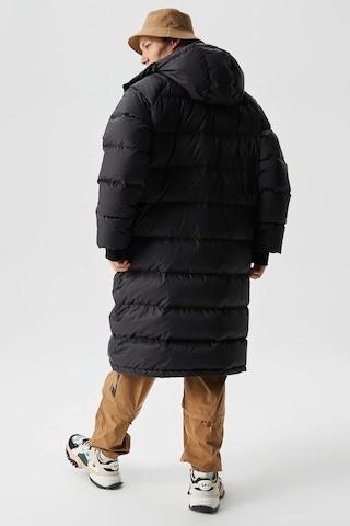 Lacoste Down Fill Parka Uzun Boy Kaz Tüyü Dolgulu Çıkartılabilir Kapüşonlu Erkek Parka Siyah Siyah