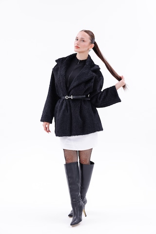 Kemer Detaylı-astarlı-düğmeli Kadın Kaban Siyah