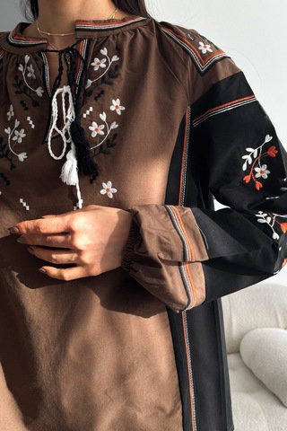 Femelle Kadın Kahverengi Püsküllü Nakış İşlemeli Vintage Bluz