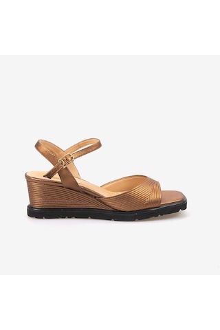 Hawen Angels Kadın Hakiki Deri Bilek Bantlı 7,5 Cm Dolgu Topuklu Sandalet 169-269 Bakır - Altın