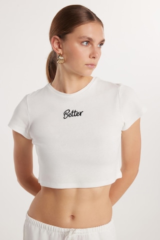 Tudors Kadın Slim Fit Dar Kesim %100 Pamuk Bisiklet Yaka Baskılı Beyaz Crop Tişört-33685 Beyaz
